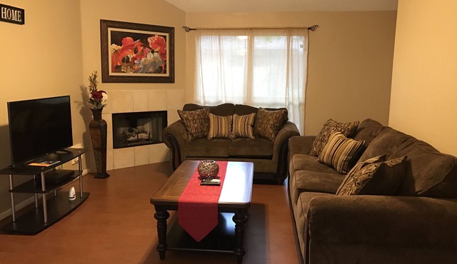 Lovely 3 BR Home In Spring- Convenient location close to Houston & the Woodlands