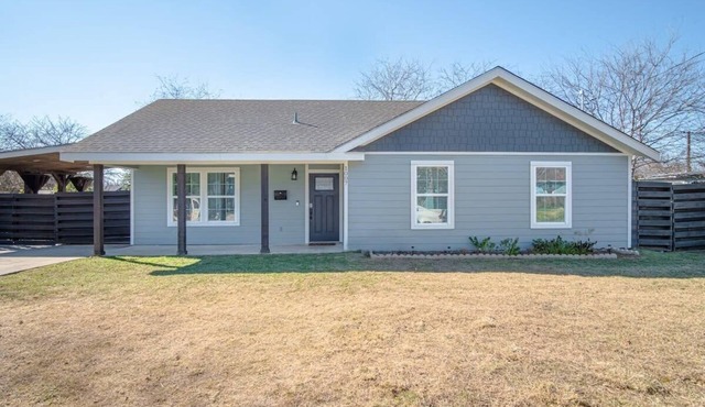 Lovely 3 BR Home Only 9 Minutes from Downtown