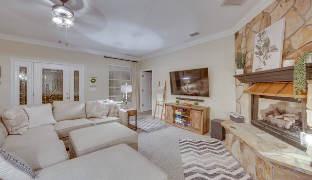 Lovely Hawkins Home w/Patio & Hangar Garage!