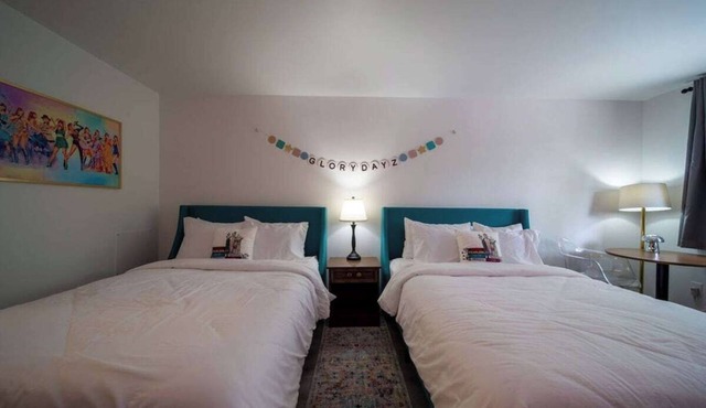 Lucky #13, room at Glory Dayz!