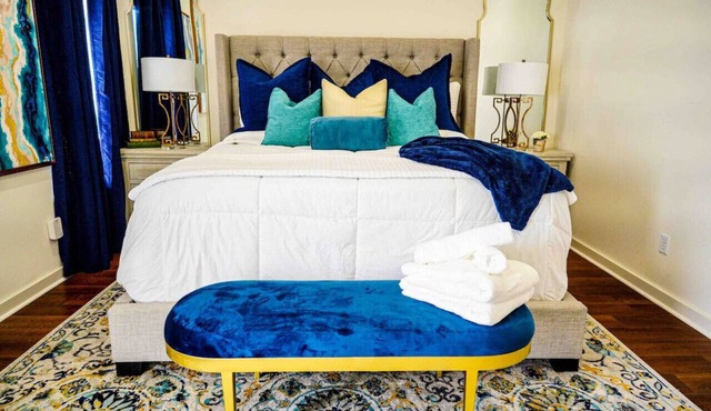 Luxe 3BR w/fenced parking 2 miles to French Qtr