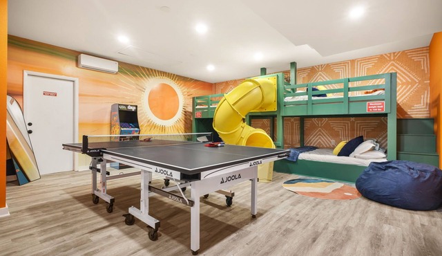 Luxe Escape: HotTub MiniGolf HeatedPool GameRoom