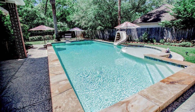 Luxe Executive Home 4BR 3.5 BA w/Sparkling Pool, Outdoor Entertainment Area, Sp