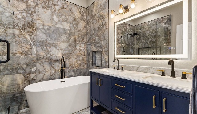 Luxurious 3-bedroom house in downtown San Antonio near the Alamodome.
