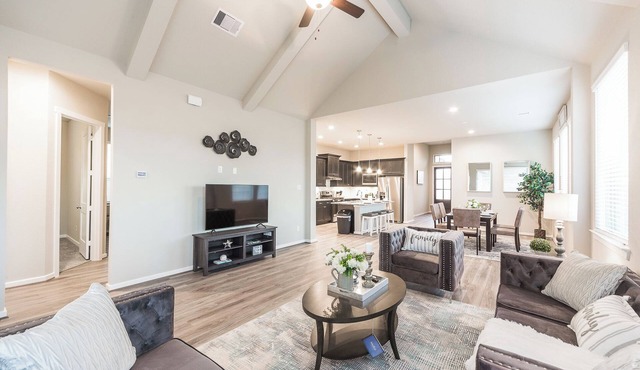 Luxurious 4BR Retreat｜Lush Backyard｜Family-Friendly｜ Community Pool #41016
