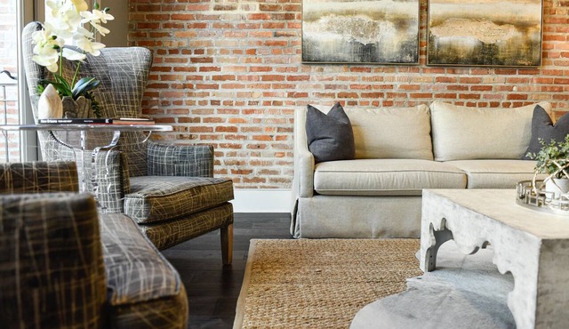 Luxurious Charm: Elegance with Exposed Brick Walls in New Orleans' CBD