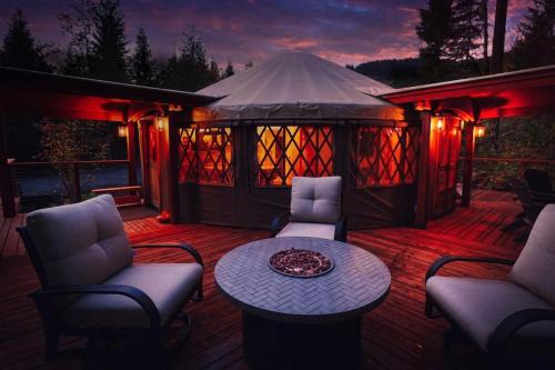 Luxurious Creekside Yurt with Stargazing Dome & Firepit near Carson, Washington in Carson