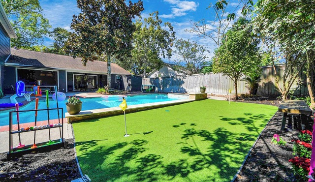 Luxurious Modern Retreat | 8BR Pool + Arcade