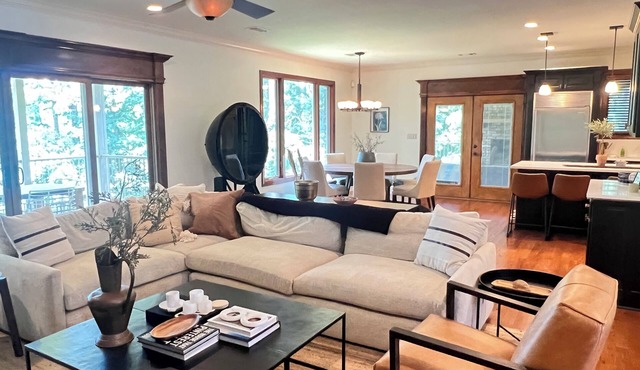 Luxurious Relaxation on Lake Hamilton
