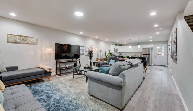Luxurious River Home near Lockheed/FW Stockyards