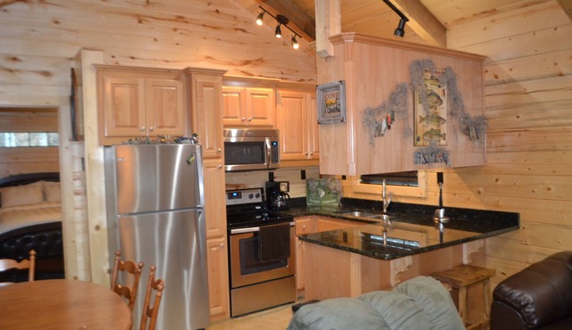 Luxurious Romantic Log Cabin North of Shreveport