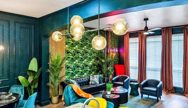 Luxurious Townhome Near LSU | Modern & Chic Stay