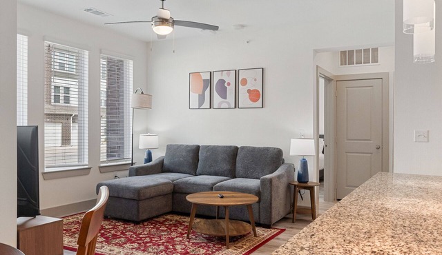 Luxury 1BD/1BA Near Airport 6833