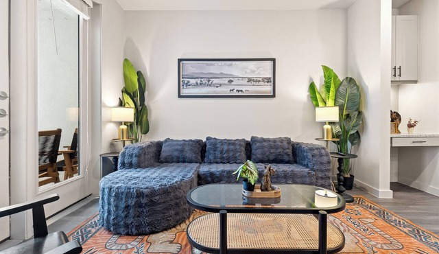 Luxury 2-BR with Juliet Balcony