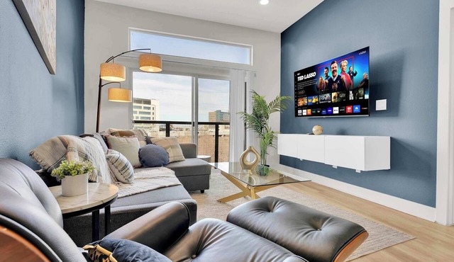 Luxury 2BD | Deep Ellum | Parking | Pool+Gym