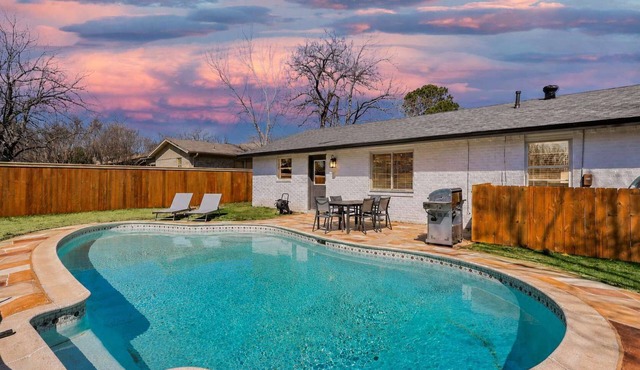 Luxury 4Bed/2Bath Hidden Gem w/Backyard Oasis