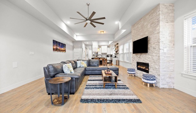 Luxury 4BR Dallas Home/5 Mins DT/Private Yard