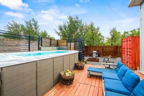 Luxury 7BR Hill Country Gem with Barndominium