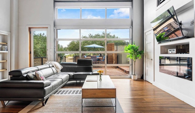 Luxury 7BR Hill Country Gem With Barndominium