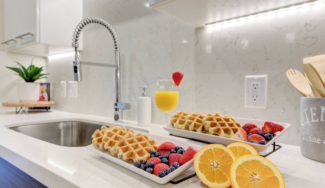 Luxury Apartment W/Comp Breakfast!