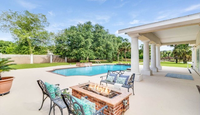Luxury Mansion on pond + pool + gameroom