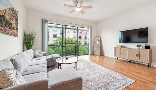 Luxury Oasis in Austin's Domain: Prime Shopping and Dining at Your Doorstep!