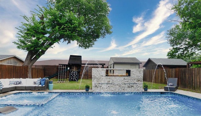 Luxury Pool & Spa Home | 20+ Guests Near DFW/LOVE