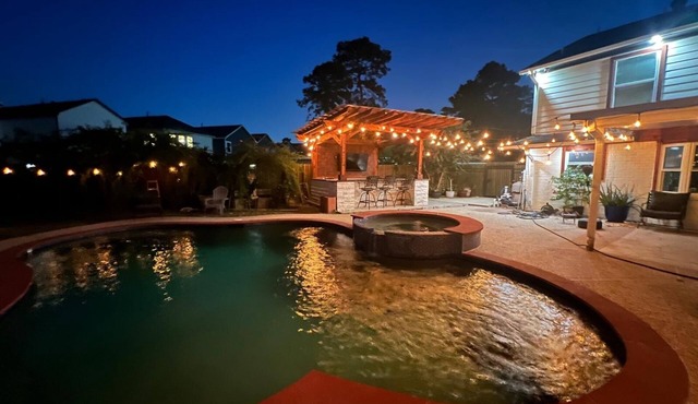 Luxury Stay w/Pool, Spa & Outdoor Bar