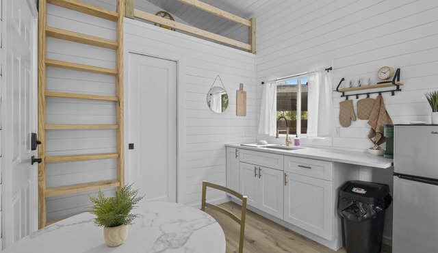 Luxury Tiny Home with Private pool & Lake Access