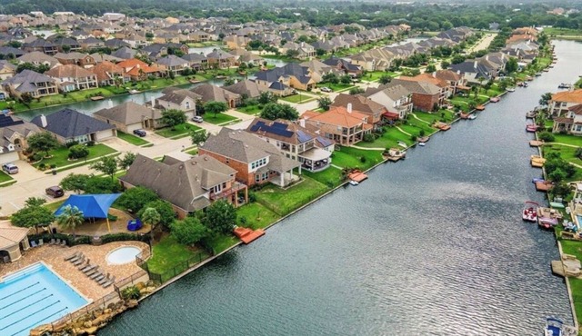 LuxuryLakefront: Sleeps 10+: Family, Corporate & Insurance OK: Kayak & Fishing