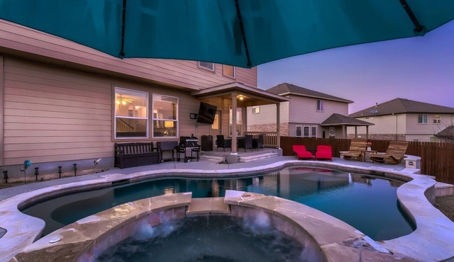 Lxry 4 BR, Heated Pool/Spa, Large Game Room, near Seaworld/Six Flags (St1)