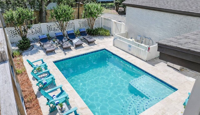 Magnificent Family East Beach Escape! Private Heated Pool, Putting Green, Short Walk To Beach in Saint Simons Island