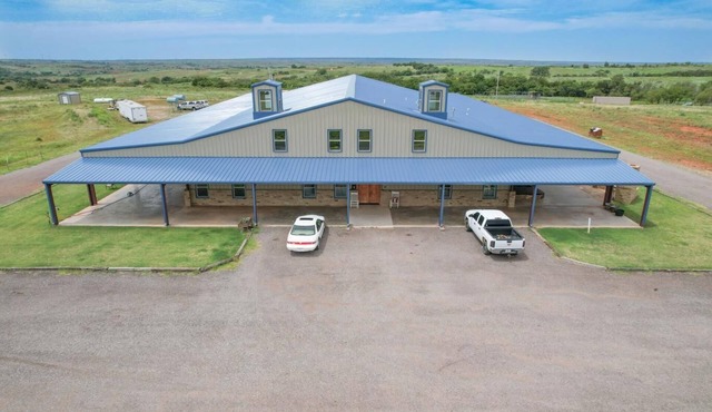 Massive 17,000 sqft 7-bedroom barn in beautiful Elk City.