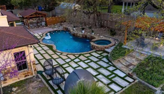 Massive Retreat-Pool-Pickleball-Gameroom+Much More