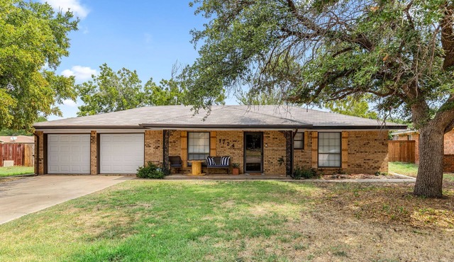 Meadowcliff Retreat! Charming 3-bedroom house in Wichita Falls with AC, WiFi