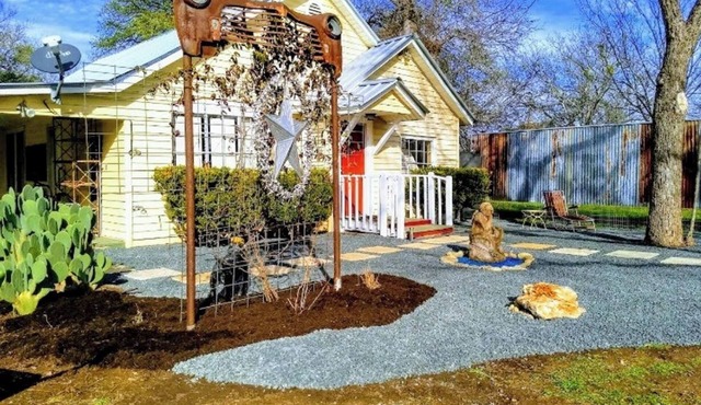 MELLOW YELLOW GUESTHOUSE