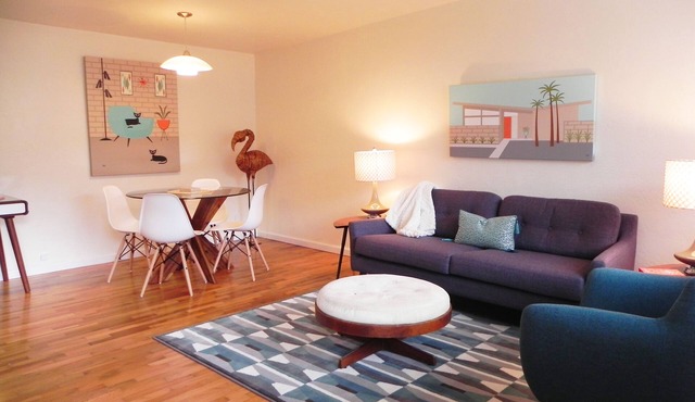 Mid-Century Mod 2-Bdrm Apartment/2 Miles to UO/Near Restaurants & Shops in Eugene