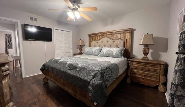 Mid-City townhouse 2 BR apt