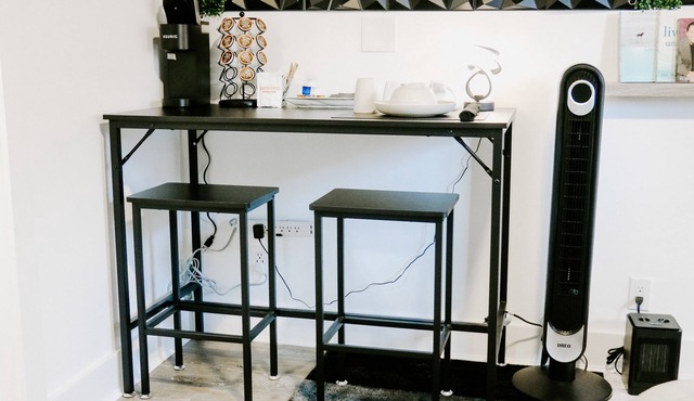 Midtown Houston Studio, Fast Wifi, Late Check Out!