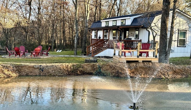 Mineola "Mane" Stay Cabin Near Downtown & Adjacent to Mineola Nature Preserve