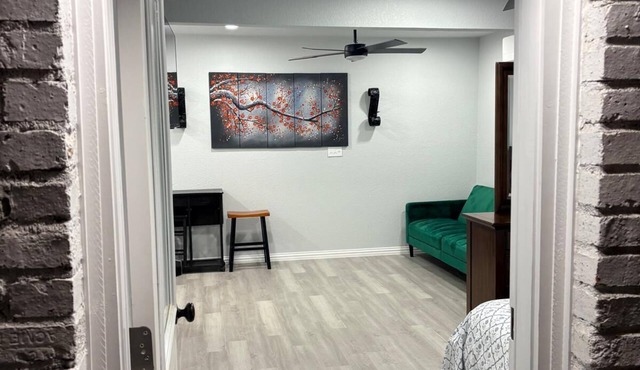 Modern 1-bedroom studio in fabulous Fort Worth