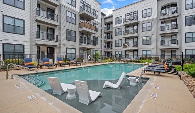 Modern 2BR Loft w/Pool + Balcony in Heart of SoCo