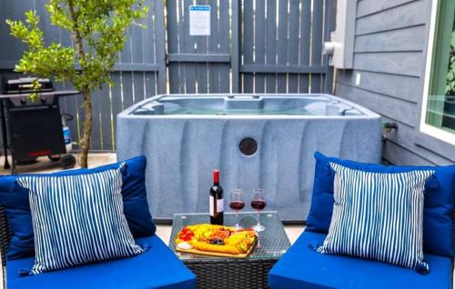 Modern 3BR 2 5BA Home Just Completed with Hot Tub