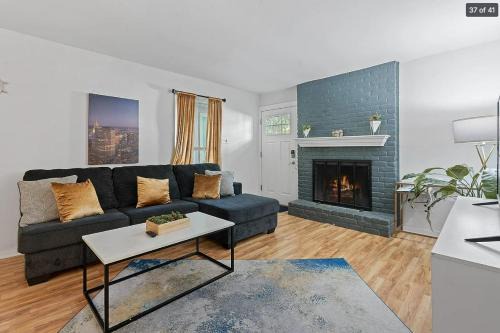 Modern 3BR Home Near South Congress