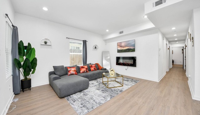 Modern 3BR Near TMC & NRG Sleeps 8 Parking