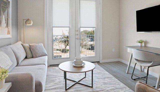 Modern Apartment in Prime Location (ID7763X80)