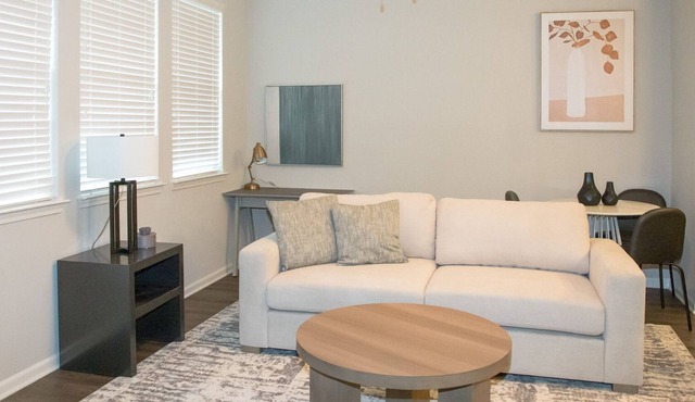 Modern Apartment in Prime Location (ID7213X57)