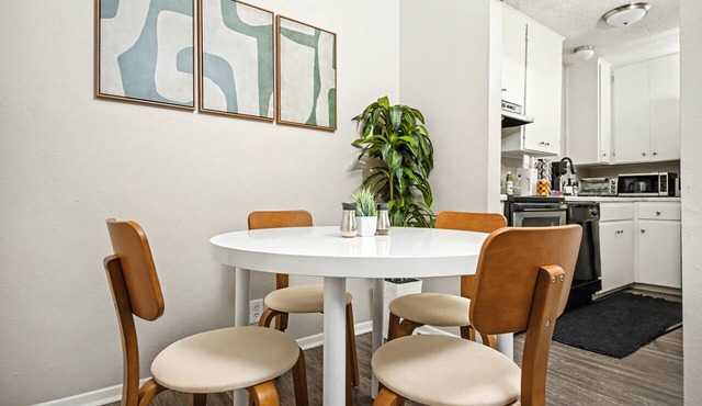 Modern Austin Stay King Bed + Fast WiFi Near Downtown