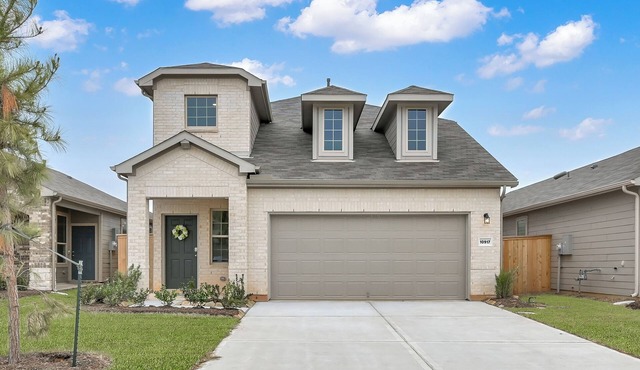 Modern Central 5 Bdrm Home W/Fenced Backyard in Willis