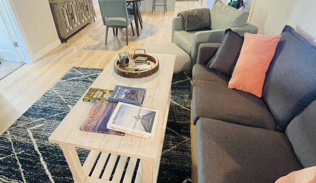 Modern & Charming Silverton Getaway Cottage- 1 mile from downtown! in Silverton